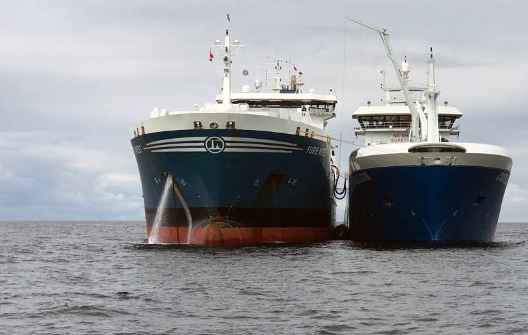 Wybudowana w Polsce jednostka przeprowadziła pierwszy transfer LNG ze statku na statek - GospodarkaMorska.pl