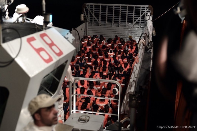 Włochy/Premier: Przyjmiemy część migrantów ze statku Lifeline - GospodarkaMorska.pl