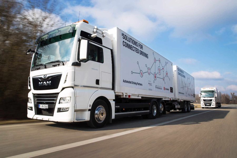 Pierwsze na świecie praktyczne zastosowanie zintegrowanych konwojów samochodów ciężarowych w Niemczech - GospodarkaMorska.pl