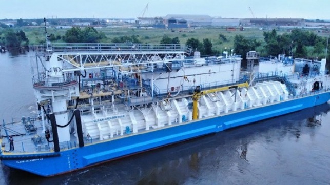 Pierwsza amerykańska jednostka do bunkrowania LNG już na wodzie (wideo) - GospodarkaMorska.pl