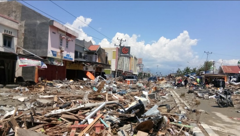 Indonezja: Bilans po trzęsieniu ziemi i tsunami - 1407 zabitych - GospodarkaMorska.pl