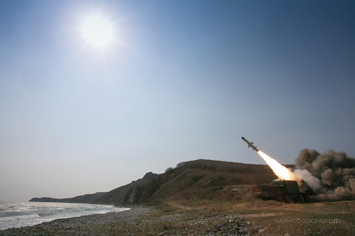 Rosja prowadzi na zaanektowanym Krymie ćwiczenia z użyciem rakiet - GospodarkaMorska.pl