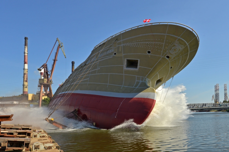 W stoczni Remontowa Shipbuilding zwodowano częściowo wyposażony trawler (wideo) - GospodarkaMorska.pl