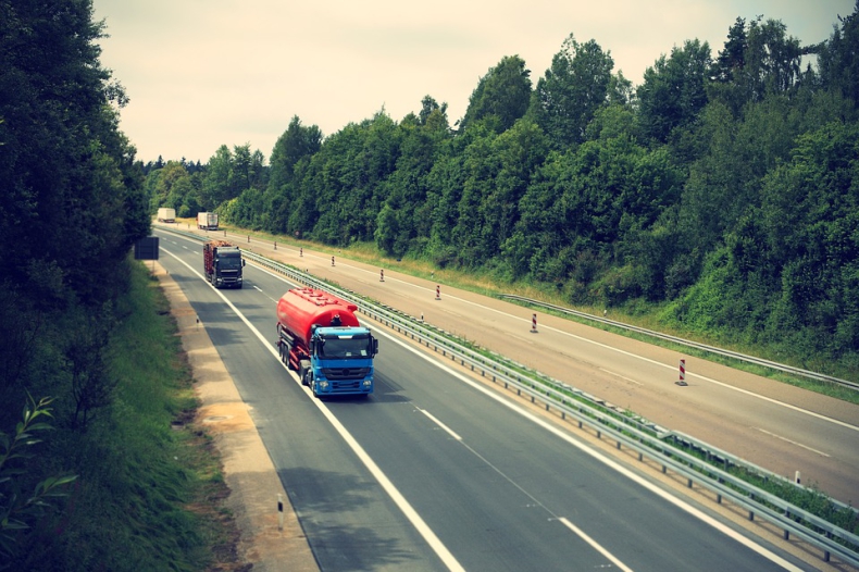 Część pakietu mobilności zacznie obowiązywać w sierpniu. Polskie firmy transportowe czeka kosztowna rewolucja - GospodarkaMorska.pl