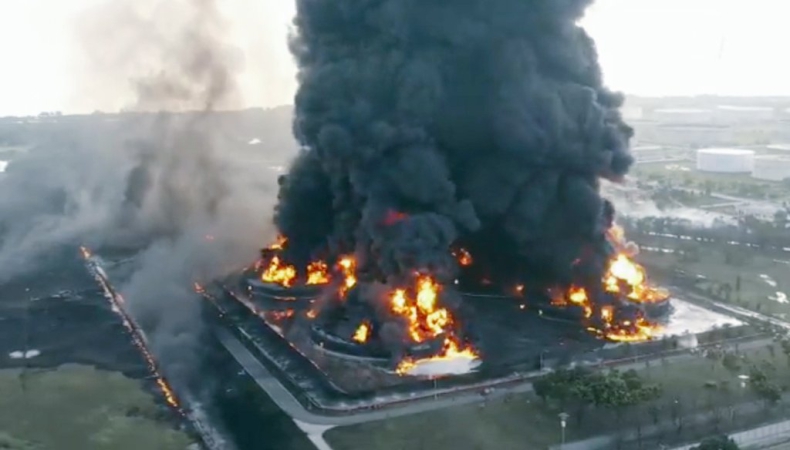 Indonezja: Co najmniej 500 osób ewakuowano z terenów przy płonącej rafinerii - GospodarkaMorska.pl