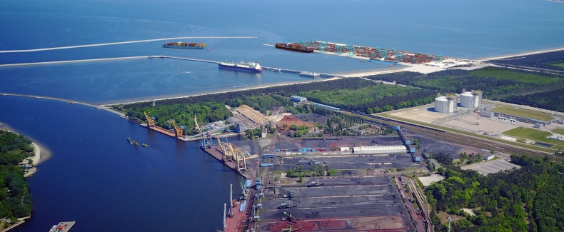 Głębokowodny terminal kontenerowy z gwarancjami premiera  - GospodarkaMorska.pl