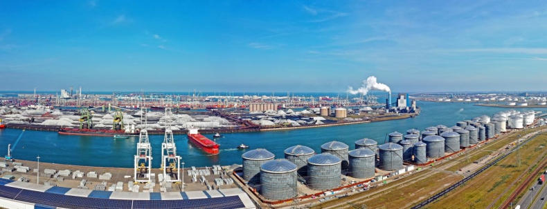 Port w Rotterdamie podsumowuje półrocze - GospodarkaMorska.pl
