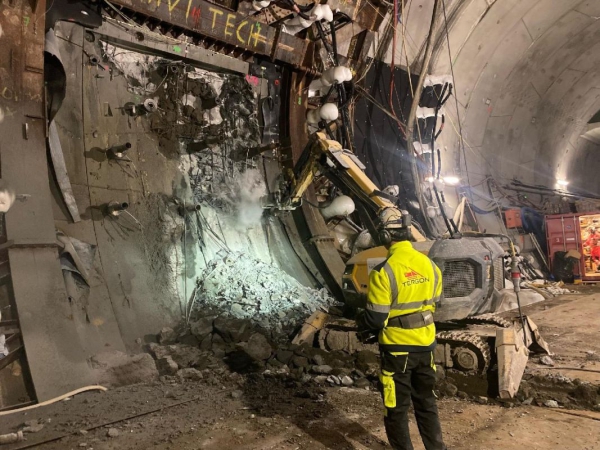 Tunel pod Świną. Rozpoczęło się przebijanie obudowy tunelu w miejscu wyjścia ewakuacyjnego-GospodarkaMorska.pl