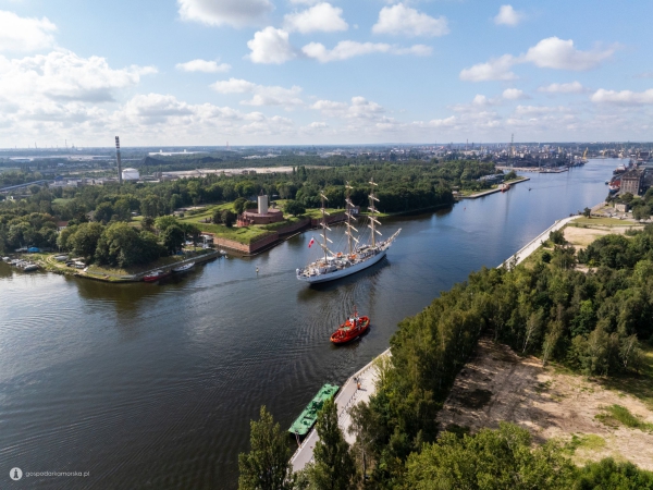 Dar Młodzieży zawinął do Gdańska-GospodarkaMorska.pl